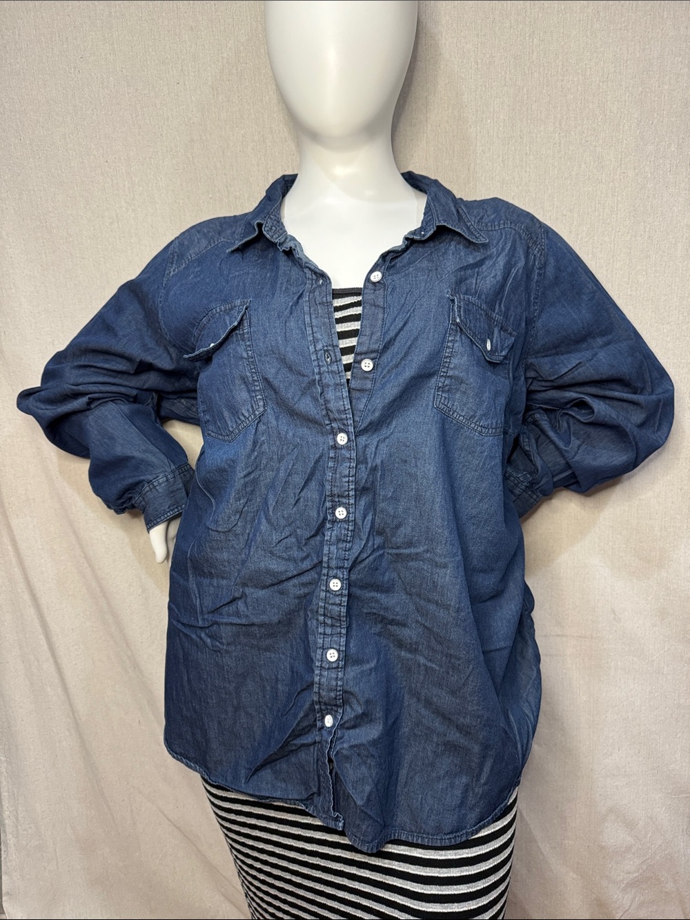 Torrid 4 Classic womans Denim Button-Up long sleeve Shirt - Blue